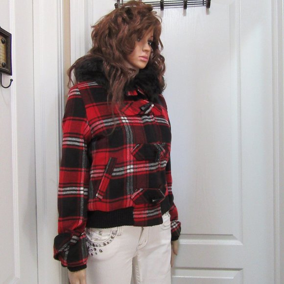 FIRM PRICE  Red Plaid Coat  Size Medium- Bomber Style- Like New - Picture 14 of 15